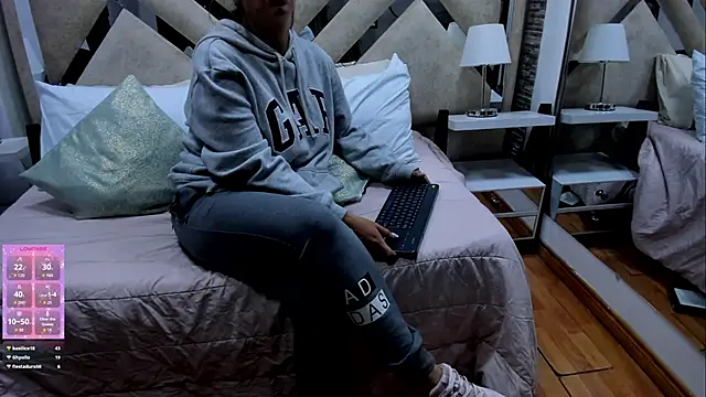 XXX chat uživo modela Samanta_Vanegas