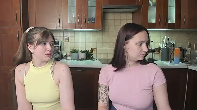 HotCaramellsTV Chat XXX in diretta