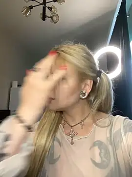 XXX chat uživo modela DriveThruCiri