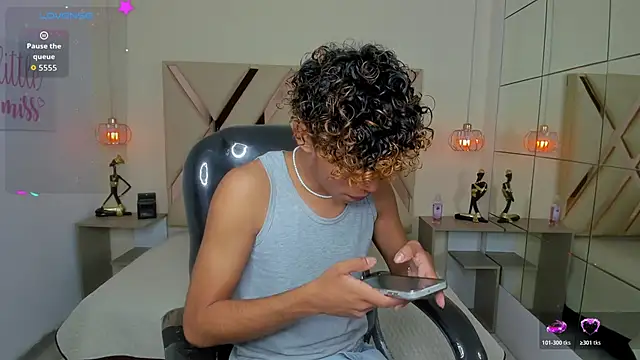 Chat XXX en directo de Anyelo_Twink
