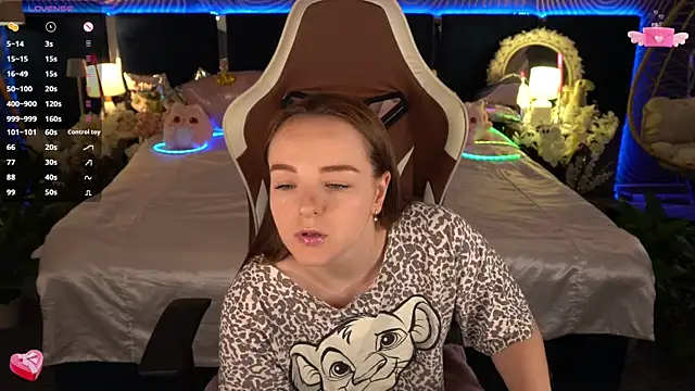 FoxyShy's Live XXX Chat
