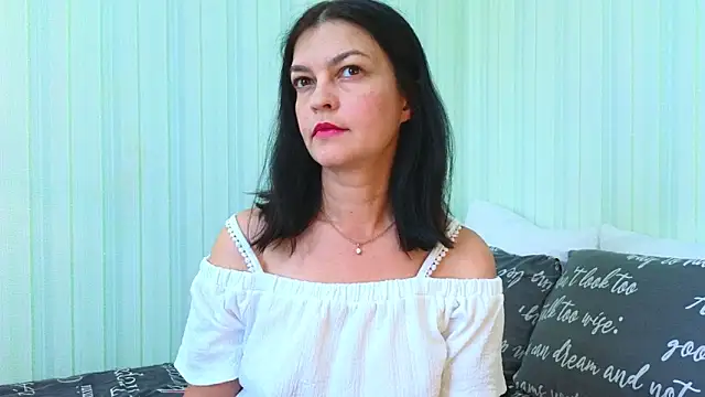 _Lily_ Adlı Modelin Canlı XXX Sohbeti