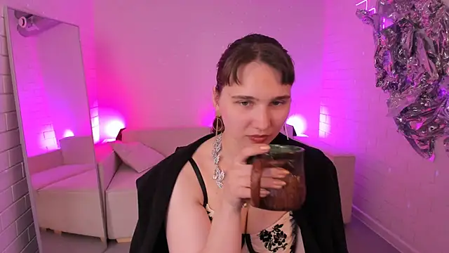 צ'אט XXX בשידור חי של TessaMill