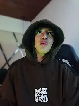MeelFox's Live XXX Chat