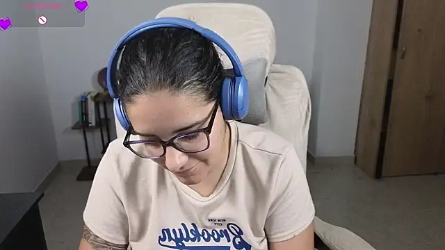 blue__moon_'s Live XXX Chat