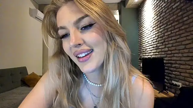 fifteenpoem Adlı Modelin Canlı XXX Sohbeti