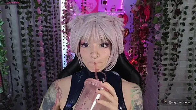 Mee-Meow Adlı Modelin Canlı XXX Sohbeti