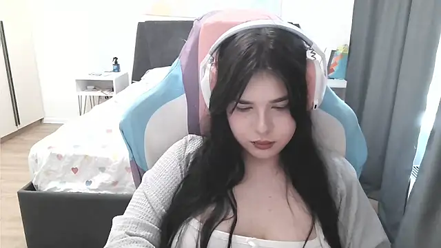 LunarMia Chat XXX live