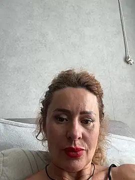 Tania201243's Live XXX Chat