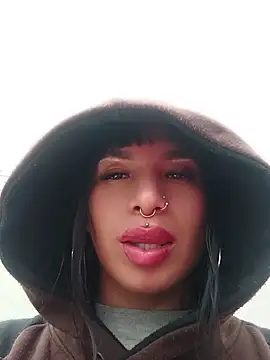 MeelFox live XXX chat