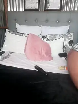 CuteHoney92's Live XXX Chat