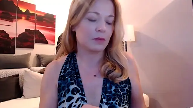 love-bionda's Live XXX Chat