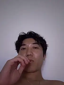 YourBadboy718 Adlı Modelin Canlı XXX Sohbeti