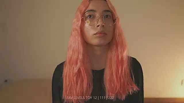 צ'אט XXX בשידור חי של dearnina_