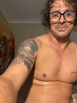 RichardHard_1 élő XXX-chatje