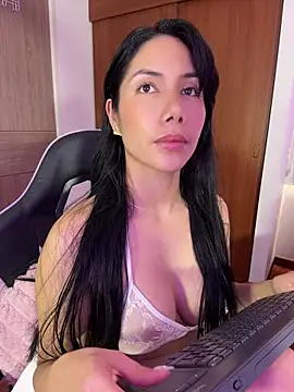ArianaReynoldss Adlı Modelin Canlı XXX Sohbeti