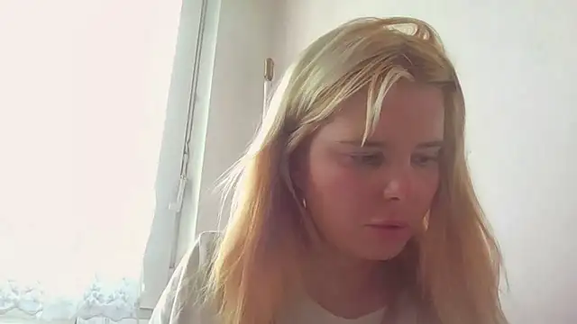 แชท XXX สดของ HornyElena