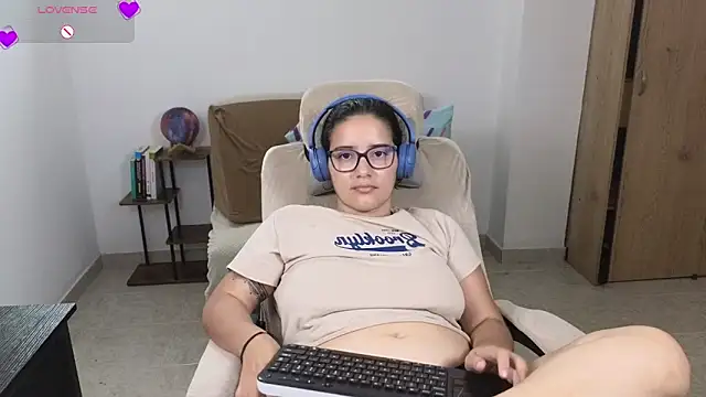 XXX chat uživo modela blue__moon_