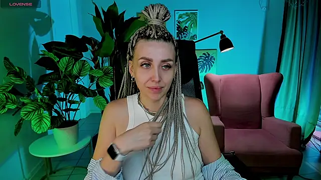 MonicaRiley Adlı Modelin Canlı XXX Sohbeti