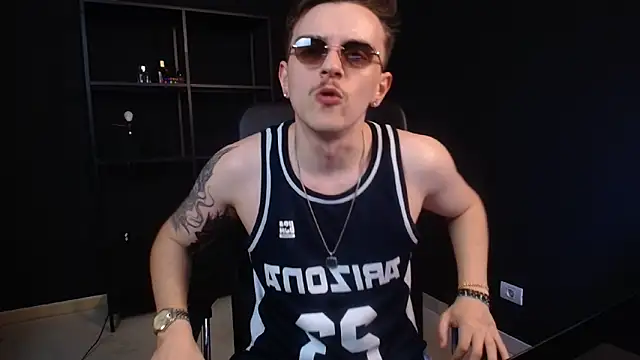 FelixStarkk Adlı Modelin Canlı XXX Sohbeti