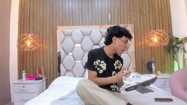 Chat +18 de adams_bobby ao vivo