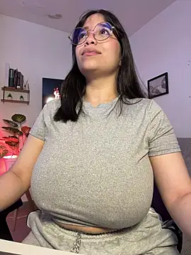tati_reyess' Live XXX Chat