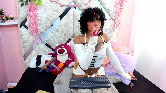 Lunakellerr's Live XXX Chat