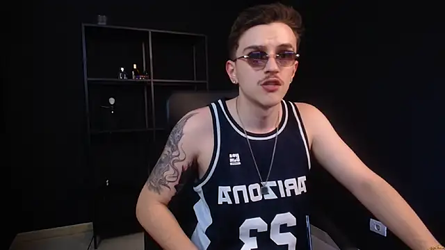 FelixStarkk élő XXX-chatje