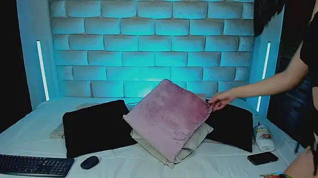 צ'אט XXX בשידור חי של HollyGrey_