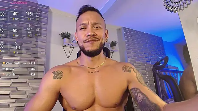 ARON_TAYLER01 Chat XXX in diretta