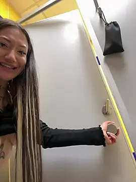 SaintSquirt Adlı Modelin Canlı XXX Sohbeti