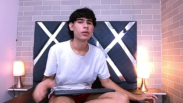 Kevin_Brooks1's Live XXX Chat