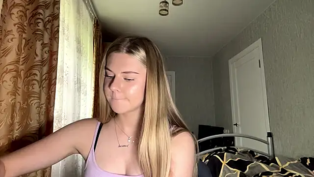 HoneysPiee's Live XXX Chat