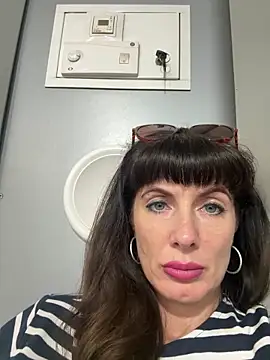 LadyLuxLover's Live XXX Chat