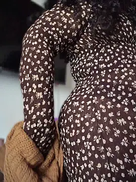 CurlyMilf_VannexxxaのライブXXXチャット