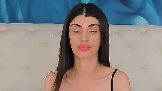 SkinnyDolly: онлайн-секс-чат
