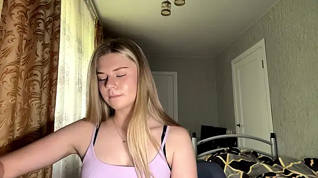 HoneysPiee live XXX chat