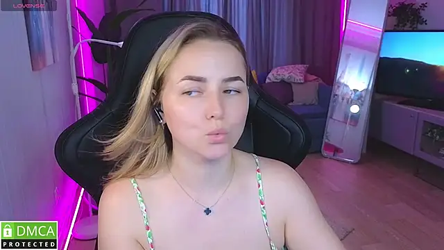 Mira_Mermayd's Live XXX Chat