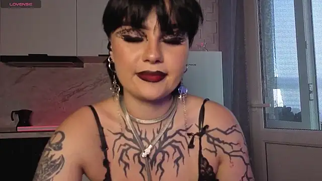 IntrigueYourDay's Live XXX Chat