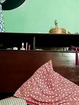 QueenSoreal Adlı Modelin Canlı XXX Sohbeti