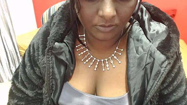 XXX chat uživo modela INDIANSIN2
