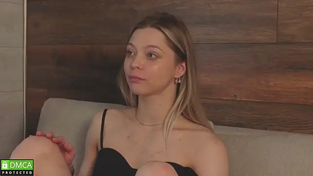 EmilieLong live XXX chat