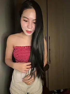 -katinat- Adlı Modelin Canlı XXX Sohbeti