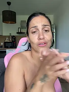 LaPetiteKim Adlı Modelin Canlı XXX Sohbeti