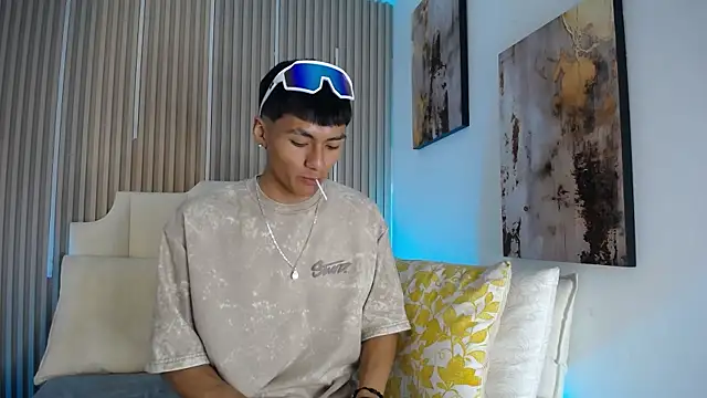 AdrianStark_'s Live XXX Chat