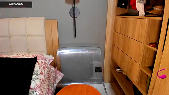 Bloom_Noor élő XXX-chatje