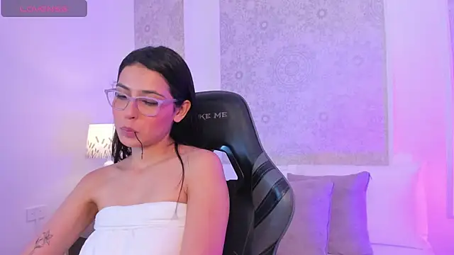 desireee_'s Live XXX Chat