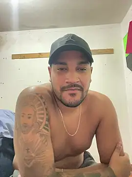 Eumoreno13's Live XXX Chat