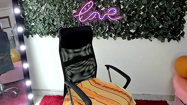 DestinyHills' Live XXX Chat