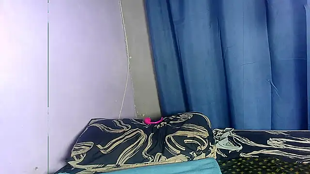 Chatroom XXX en direct de CurvyLara